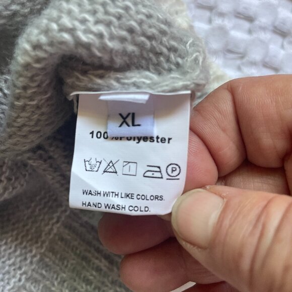 sweater - Picture 5 of 7